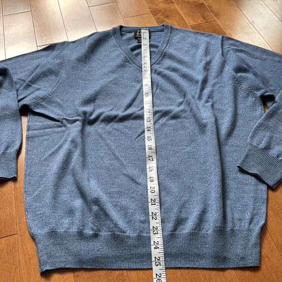 NWOT Jos A Bank Blue Merino Wool Sweater in Medium - Picture 3 of 4